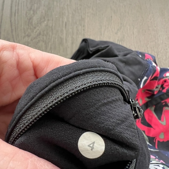 Lululemon Size 4 Speed Short 2.5” Inseam Color Pop Cut Boom Juice - Picture 5 of 6